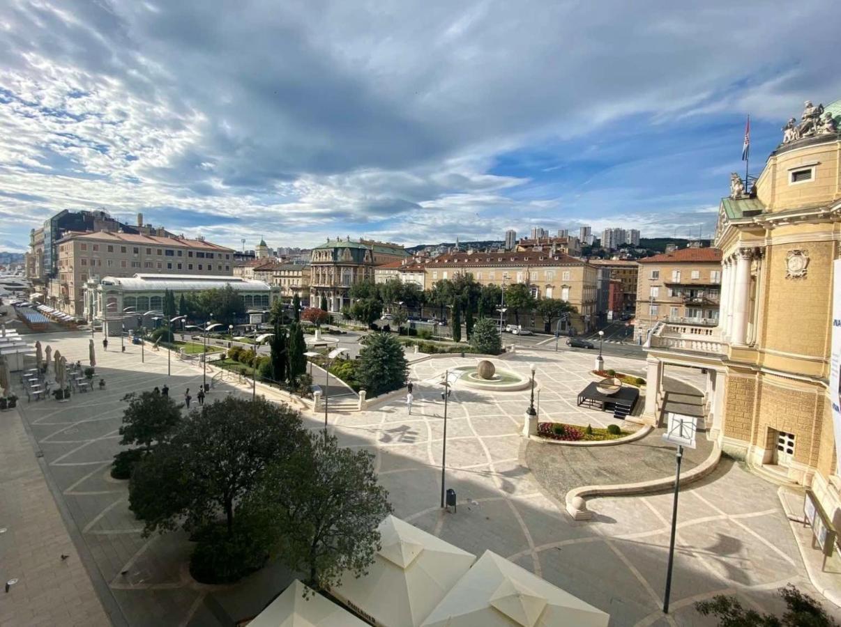 Plaza Teatro & Piazzale Teatro *