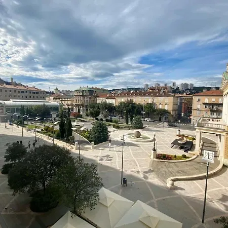 Appartement Plaza Teatro & Piazzale Teatro à Rijeka Extérieur photo