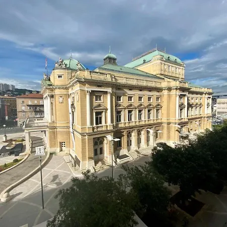 Appartement Plaza Teatro & Piazzale Teatro à Rijeka Extérieur photo