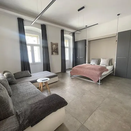 Appartement Plaza Teatro & Piazzale Teatro à Rijeka Extérieur photo
